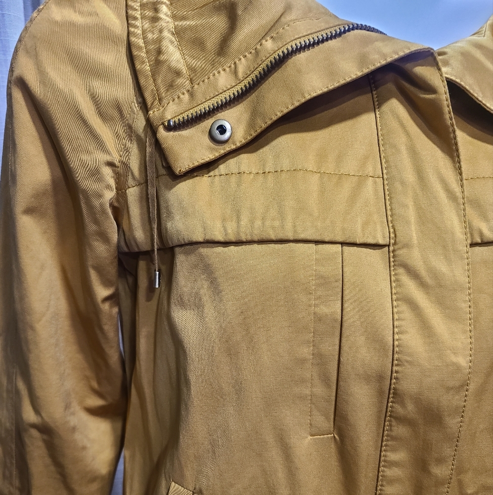 Loft Jacket - Picture 3 of 9
